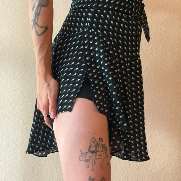 A.L.C adorable printed belted mini skirt!! Sz 6 - Picture 2 of 13